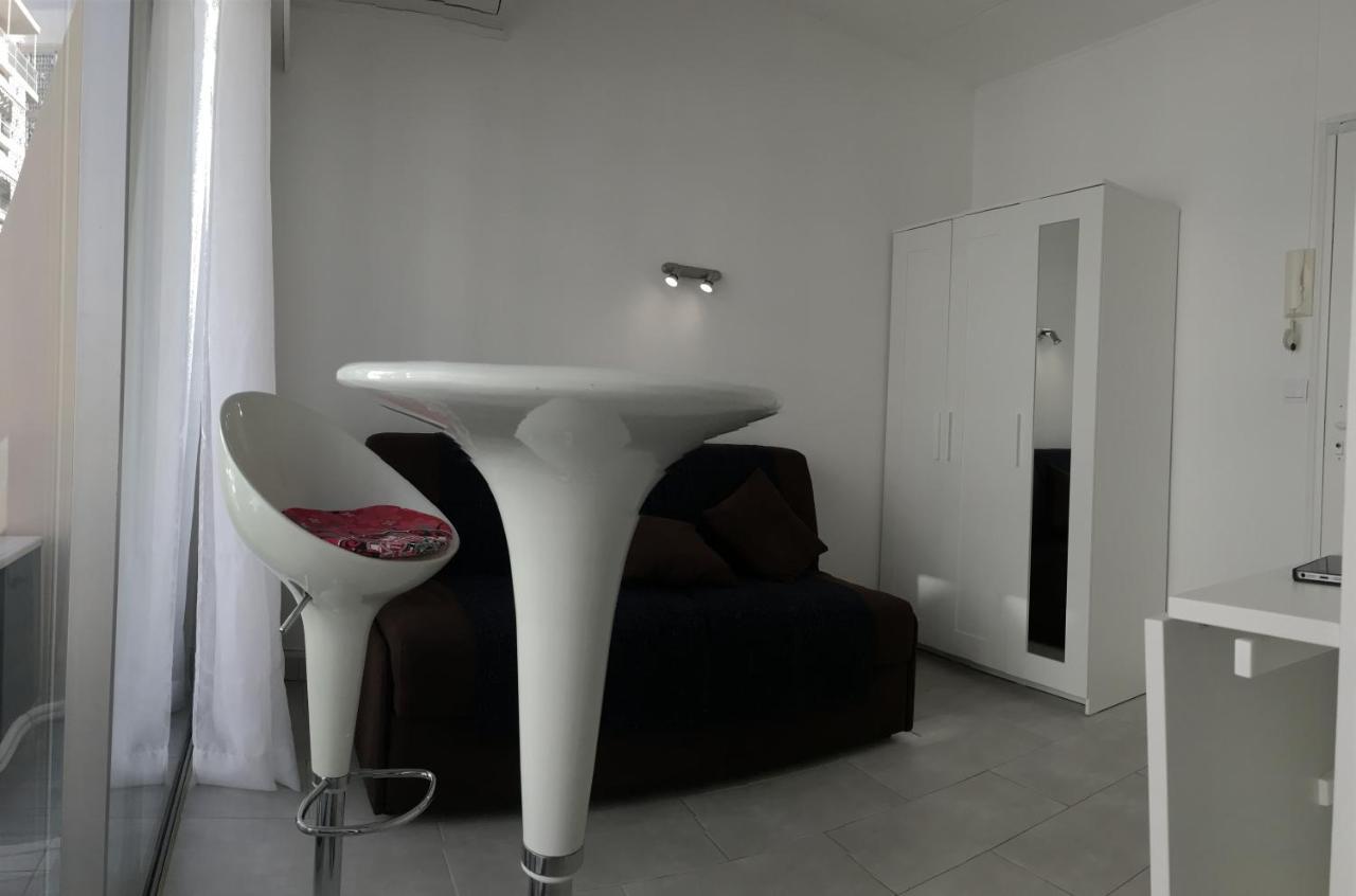 Aparthotel Studio Carre D'Or Situe A 50 M De La Plage Nizza Exterior foto